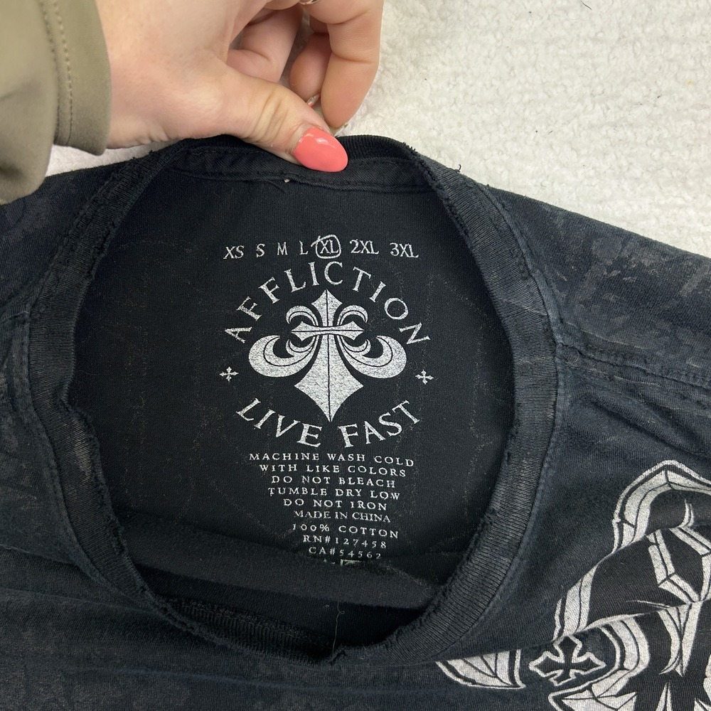 Vtg Affliction Shirt Mens XL Live‎ Fast Cross AOP Graphic Distressed Y2K Grunge - Picture 5 of 11